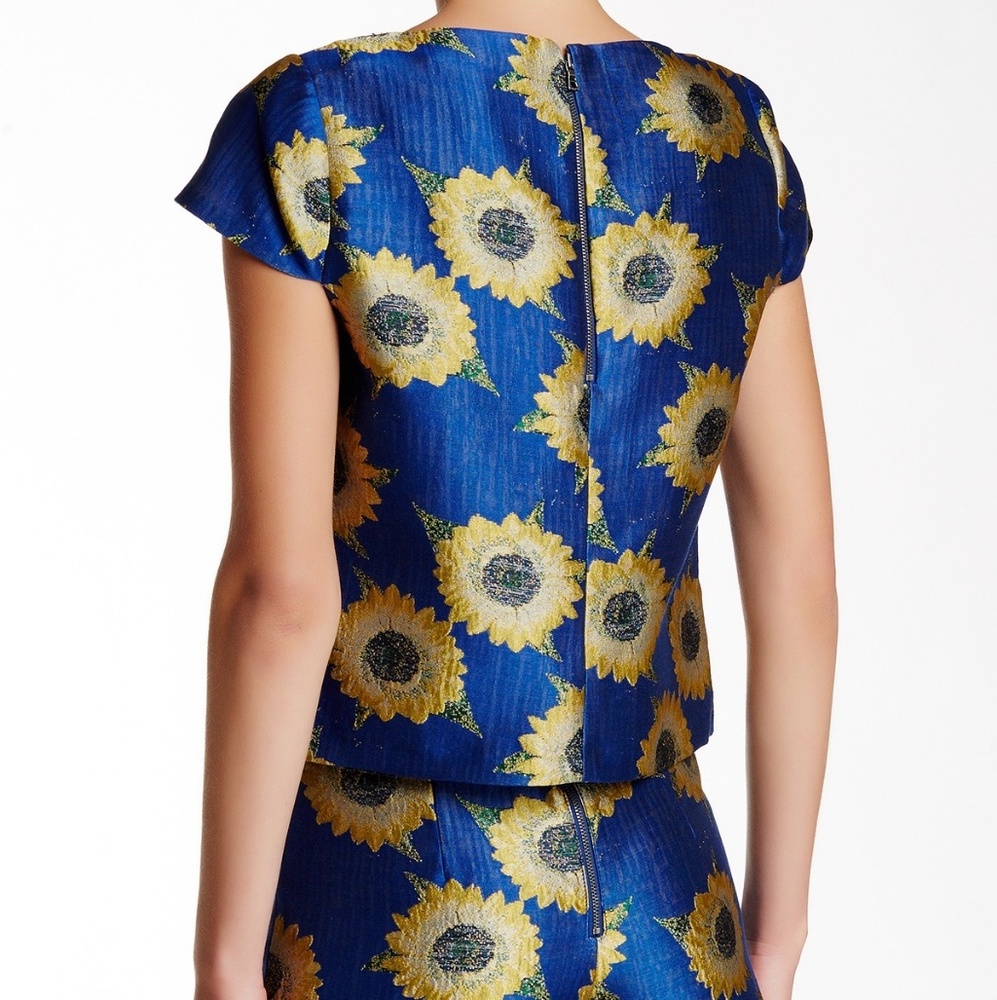 Alice + Olivia Jorgie boxy cap sleeve top